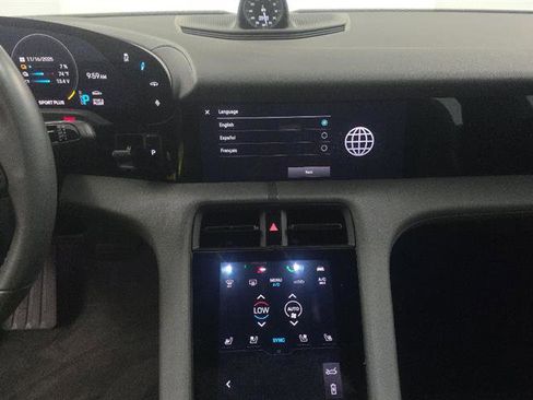 Used 2022 Porsche Taycan image 10