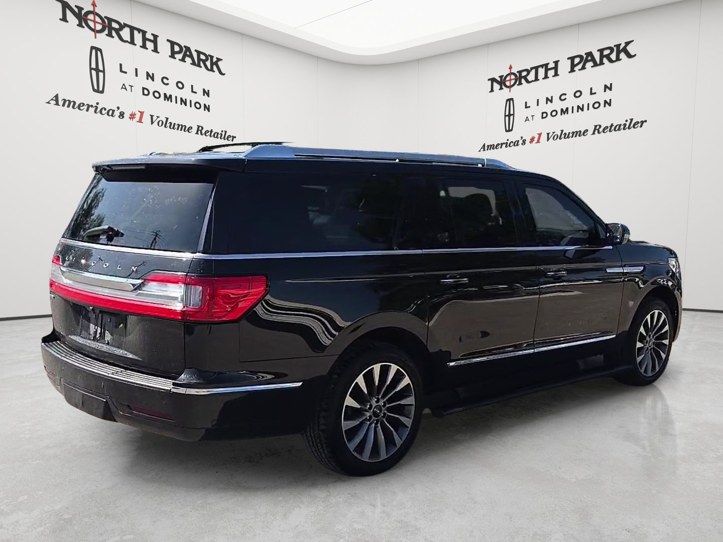 Used 2020 Lincoln Navigator L Reserve w/ Luxury Package AWD/4WD image 5