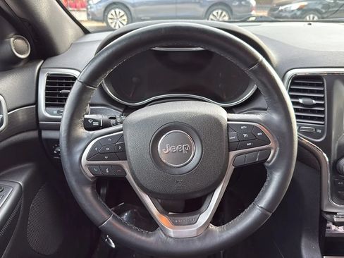 Used 2018 Jeep Grand Cherokee Laredo AWD/4WD image 28