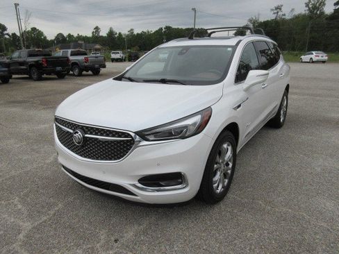Used 2021 Buick Enclave Avenir w/ Avenir Technology Package FWD image 2