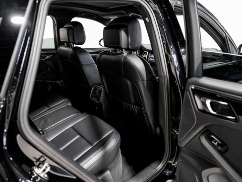 Used 2024 Porsche Macan image 27