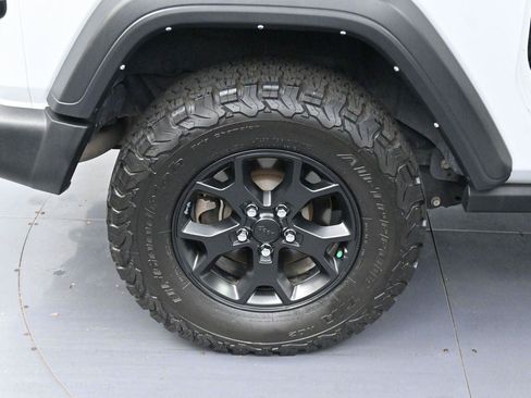 Used 2022 Jeep Wrangler Sport AWD/4WD image 33