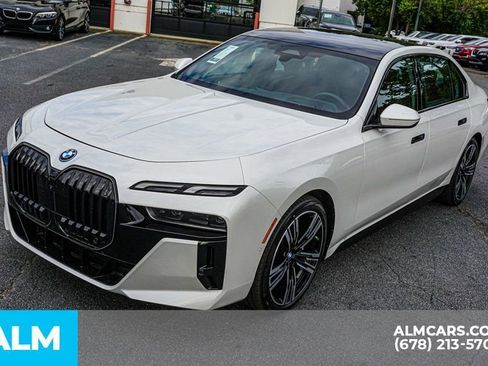 Used 2025 BMW i7 eDrive50 w/ M Sport Package image 16