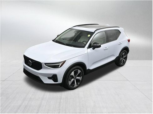 Used 2024 Volvo XC40 B5 Plus w/ Climate Package AWD/4WD image 14