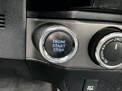 Used 2017 Toyota Tacoma TRD Off-Road AWD/4WD image 27