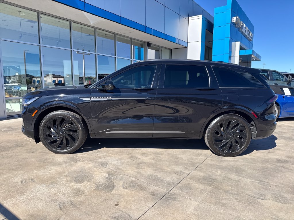 Used 2024 Lincoln Nautilus Reserve w/ Jet Appearance Package (87T) AWD/4WD image 2