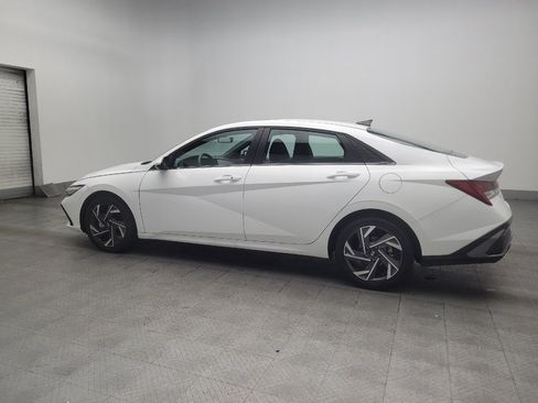 Used 2025 Hyundai Elantra SEL FWD image 3