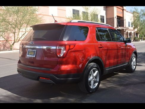 Used 2019 Ford Explorer XLT w/ Equipment Group 202A FWD image 7