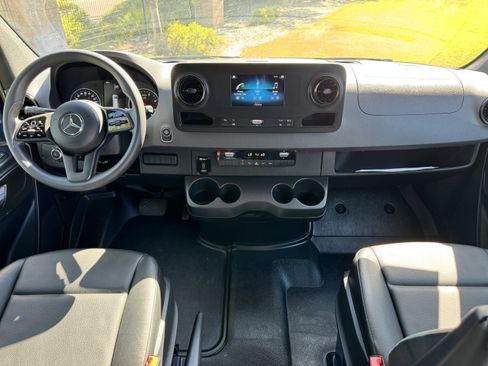 Used 2023 Mercedes-Benz Sprinter 2500 image 16