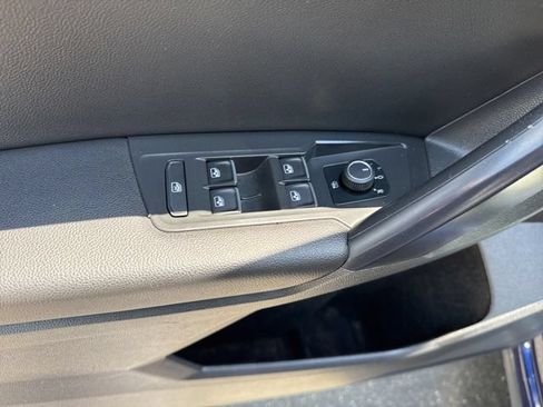 Used 2021 Volkswagen Tiguan SE w/ Panoramic Sunroof Package FWD image 8