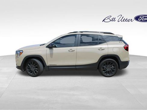 Used 2023 GMC Terrain SLE w/ Elevation Edition FWD image 8