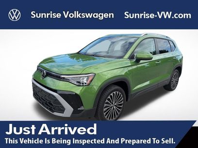 Certified 2025 Volkswagen Taos SE w/ Panoramic Sunroof Package