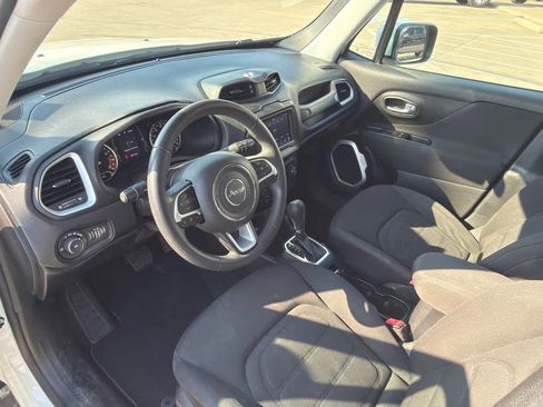 Used 2019 Jeep Renegade Latitude FWD image 5