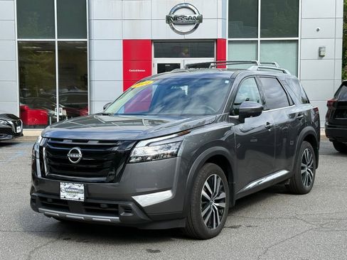 Used 2024 Nissan Pathfinder Platinum w/ Black Appearance Package AWD/4WD image 1