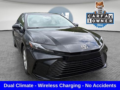 Used 2025 Toyota Camry LE FWD image 1