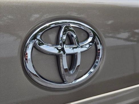 Used 2010 Toyota Corolla S FWD image 7