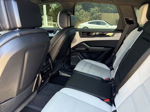 Used 2024 Porsche Cayenne Turbo image 18