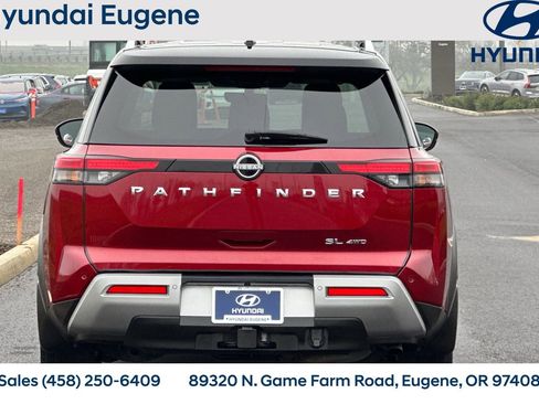 Used 2023 Nissan Pathfinder SL w/ SL Premium Package image 4