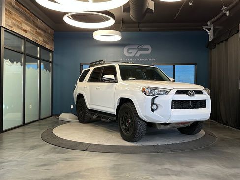Used 2018 Toyota 4Runner SR5 Premium image 1