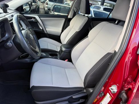 Used 2018 Toyota RAV4 XLE FWD image 11