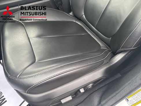 Used 2023 Jeep Grand Cherokee L Limited w/ Black Appearance Package image 23