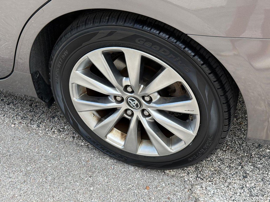 Used 2017 Toyota Camry XLE FWD image 6