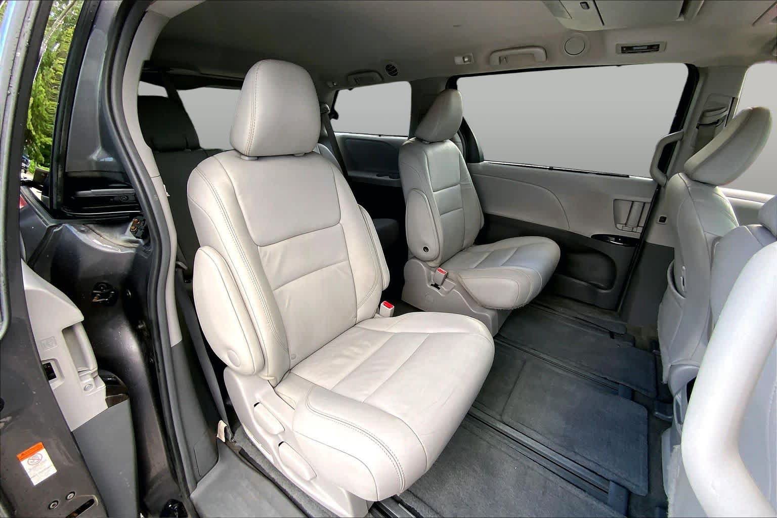 Used 2017 Toyota Sienna XLE Premium AWD/4WD image 20