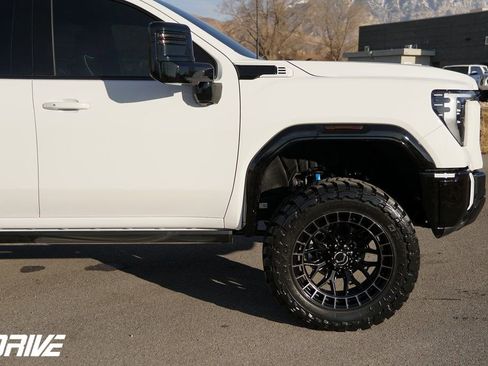 Used 2026 GMC Sierra 2500 AT4X image 12