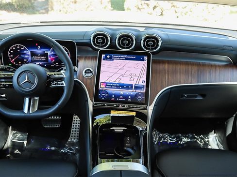 Used 2024 Mercedes-Benz GLC 300 4MATIC image 11