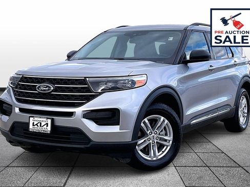 Used 2022 Ford Explorer XLT image 1