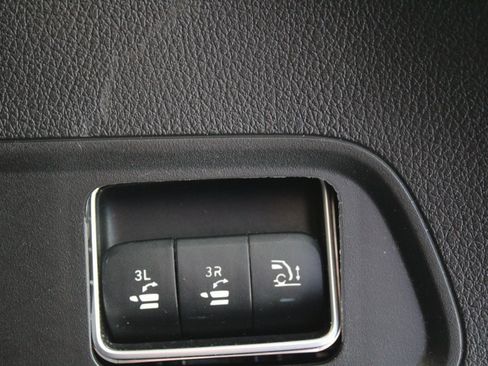 Used 2020 Mercedes-Benz GLS 450 4MATIC image 10