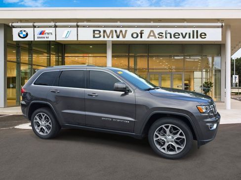 Used 2021 Jeep Grand Cherokee Laredo RWD image 1