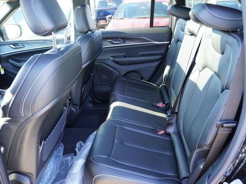 New 2025 Jeep Grand Cherokee Limited image 11