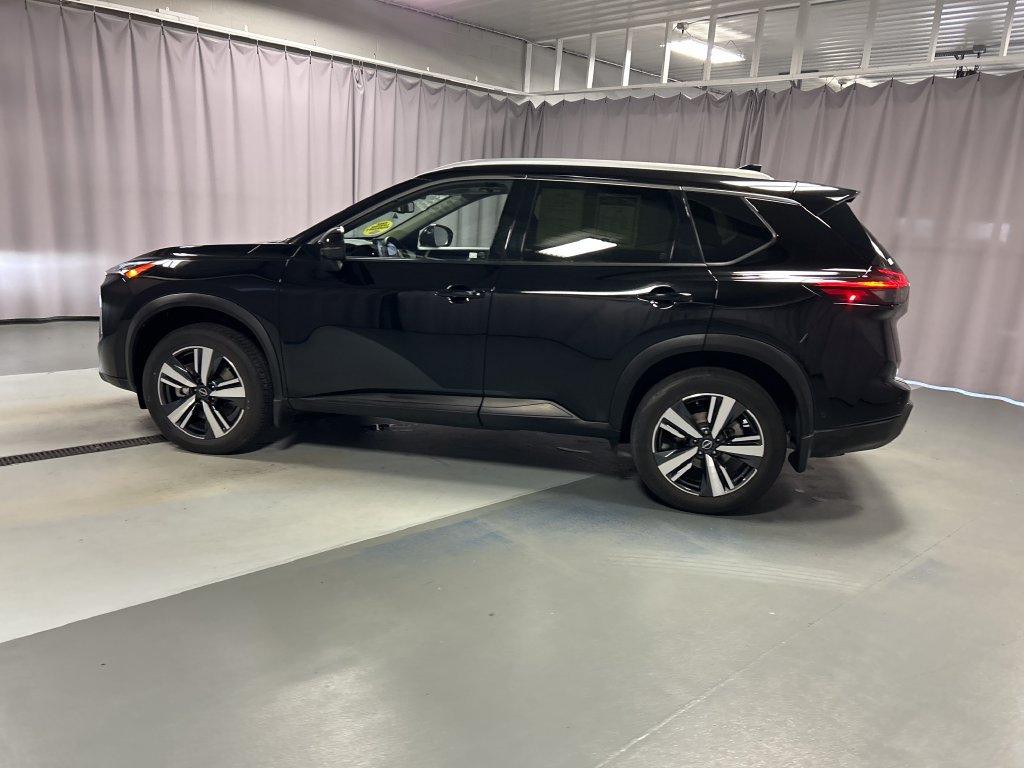 Used 2025 Nissan Rogue SL w/ Tech Package AWD/4WD image 4