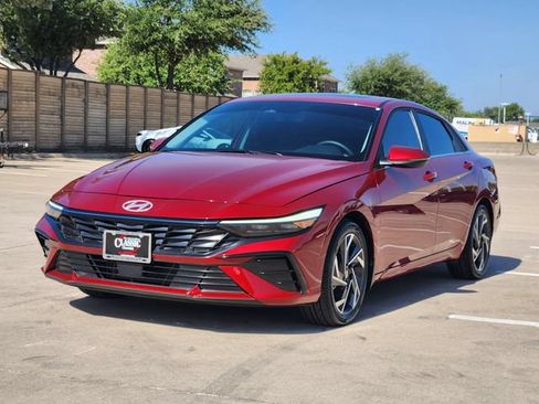 Used 2024 Hyundai Elantra Limited FWD image 11