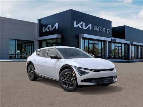 New 2026 Kia EV6 Wind RWD image 8
