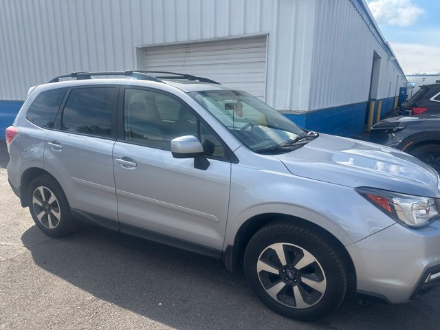 Used 2017 Subaru Forester 2.5i Premium AWD/4WD image 2