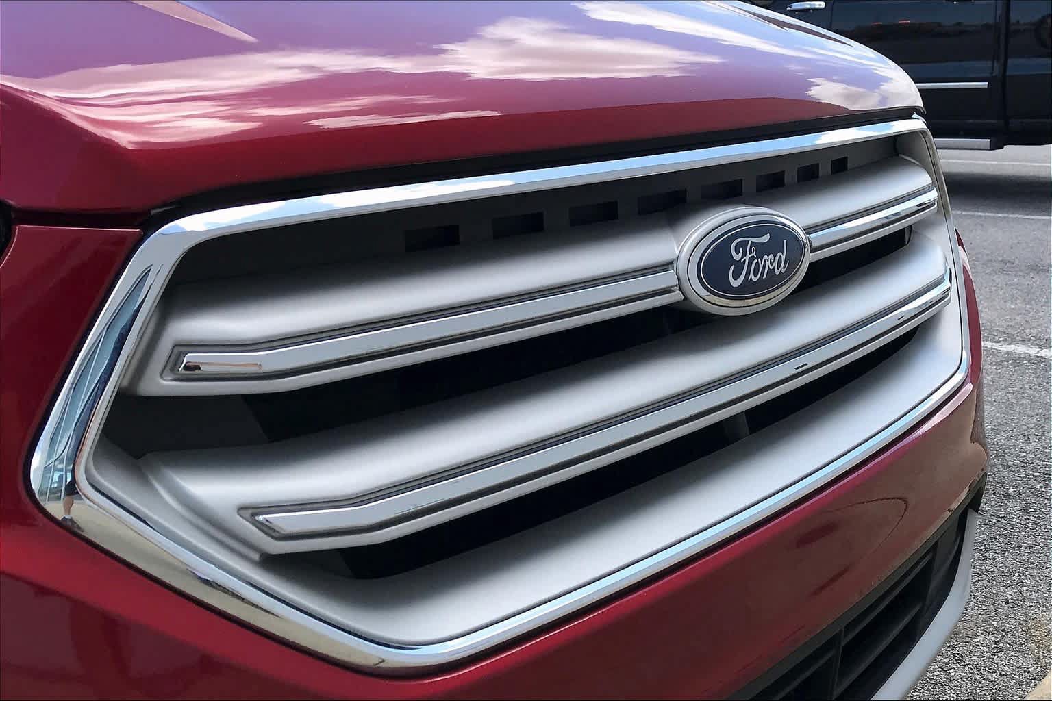 Used 2018 Ford Escape SE w/ SE Sync 3 Package AWD/4WD image 30