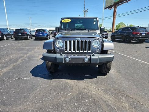 Used 2018 Jeep Wrangler Unlimited Sahara w/ Connectivity Group AWD/4WD image 10