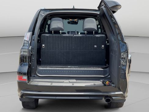 Used 2023 Lexus GX 460 Luxury w/ Sport Design Package AWD/4WD image 24