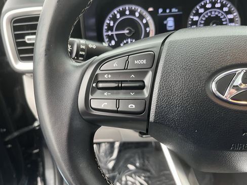 Certified 2022 Hyundai Venue SEL image 19