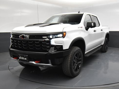 Used 2024 Chevrolet Silverado 1500 ZR2 w/ Technology Package image 2