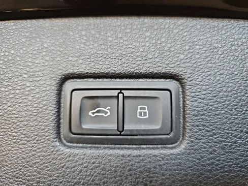 Used 2018 Audi Q7 3.0T Prestige AWD/4WD image 36