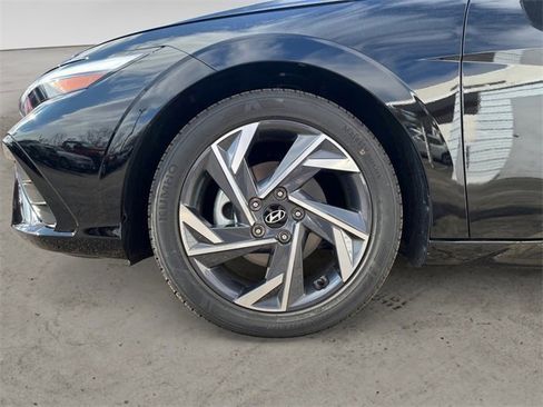 Certified 2024 Hyundai Elantra SEL w/ Convenience Package image 15
