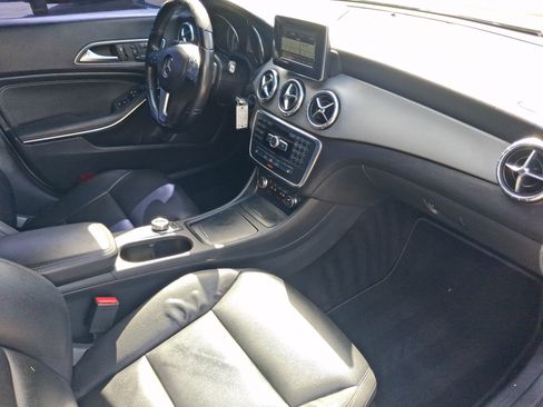 Used 2014 Mercedes-Benz CLA 250 image 32