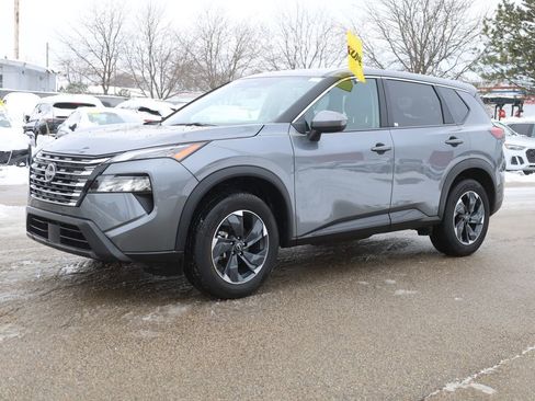 Used 2024 Nissan Rogue SV image 5