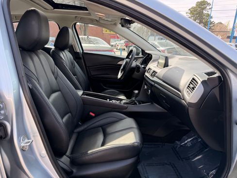 Used 2018 MAZDA MAZDA3 Touring image 21