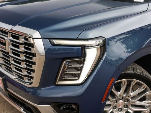 Used 2026 GMC Yukon Denali w/ Denali Reserve Package image 3