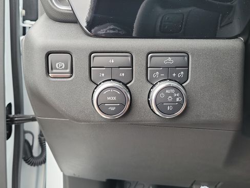 Used 2025 GMC Sierra 2500 SLE w/ Preferred Package AWD/4WD image 19