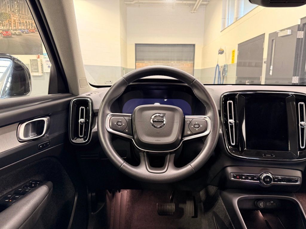 Used 2026 Volvo XC40 B5 Plus AWD/4WD image 22